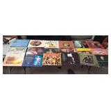 520 - LOT OF 20 VINYL RECORDS (N81)