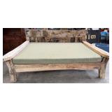 11 - WOOD DAY BED 85X55X40