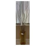 J1 - AMBER ART GLASS VASE WITH REEDS (K5)