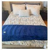 R - PILLOWS & BEDDING (A8)