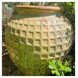P - LARGE OUTDOOR PLANTER POT (Y24)