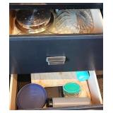 P - FOOD STORAGE, CUTTING BOARD, CAKE SAVER (N31)