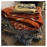 P - MIXED LOT OF SCARVES (E44)