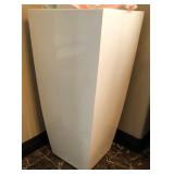 P - DISPLAY PILLAR 31.5"T (M32)