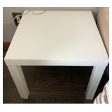 P - CONTEMPORARY-STYLE WHITE COFFEE TABLE (A17)