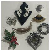 LOT OF BROOCHES