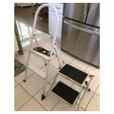 U - LOT OF TWO STEP STOOLS (LR10)