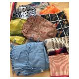 U - MIXED LOT OF SCARVES (M18)