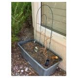 U - OUTDOOR PLANTER BOX WITH TRELLIS (Y54)