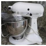 U - KITCHEN AID WHITE STAND MIXER