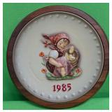 U - VINTAGE GOEBEL HUMMEL PLATE (P223)