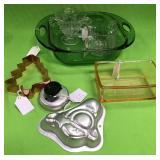 U - VINTAGE COOKIE CUTTERS & GLASS DISHES (A91)