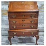 U - VINTAGE QUEEN ANNE-STYLE SLANT-FRONT DESK