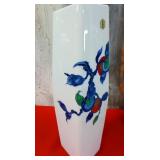 530 - JAPANESE PORCELAIN VASE (C113)