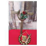 522 - HORSESHOE CROSS & WALL HANGING (C191)