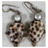443 - PAIR OF COSTUME JEWELRY EARRINGS (J49)