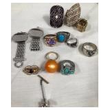 443 - MIXED LOT OF COSTUME JEWELRY (J57)