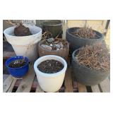 11 - LOT OF  PLANTER POTS