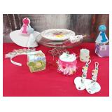 43 - NEW WMC CAKE STAND, PARTY HATS & DECORATIONS