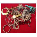 11 - MIXED LOT OF COSTUME JEWELRY (F212)