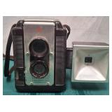 11 - VINTAGE ARGUS CAMERA WITH FLASH (F189)