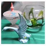 537 - LOT OF DECORATIVE GLASS PIECES (N69)