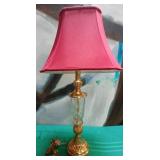 537 - VINTAGE GOLD & GLASS TABLE LAMP (N46)