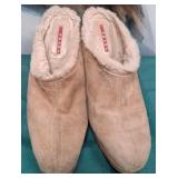 11 -  PAIR OF PRADA SHOES SIZE 7.5 (F169)