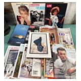 11 - LOT OF COLLECTIBLE MAGAZINES (F50)