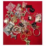 11 - MIXED LOT OF COSTUME JEWELRY (F219)