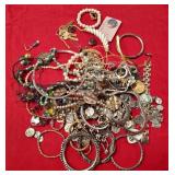 11 - MIXED LOT OF COSTUME JEWELRY (F227)