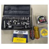 402 - MIXED LOT OF HAND TOOLS, TAPE MEASURES (F79)