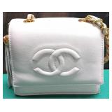 537 - WHITE CHANEL EN VOGUE STYLE BAG (N52)