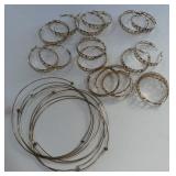 GOLDTONE CHOKER AND EARRINGS