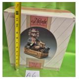11 - MELODY IN MOTION MUSICAL FIGURINE (A6)