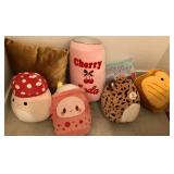 N2 - MIXED LOT OF PLUSH TOYS/ PILLOWS (H7)
