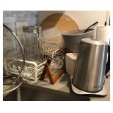 N2 - ELECTRIC KETTLE, TOWEL HOLDER, VASES (R46)