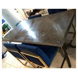 N2 - TABLE WITH FOUR CHAIRS (R32)