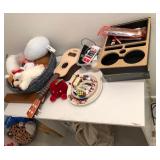 N2 - SMALL DESK, PLUSH TOYS, WALL DECOR, MORE (H6)