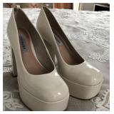 N2 - PAIR OF PLATFORM HEELS SIZE 6.5 (M32)