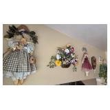 J2 - SEVEN PIECES OF WALL DECOR (K70)