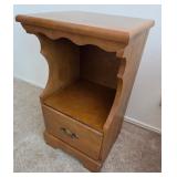 J2 - VINTAGE SIDE TABLE (M28)