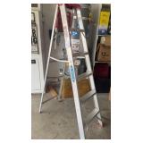 J2 - WERNER FOLDING LADDER(G2)