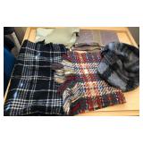 J3 - LOT OF SCARVES & HAT (M16)