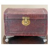 J3 - VINTAGE DOME-TOP DECORATIVE STORAGE BOX (L22)