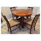 J3 - ROUND TABLE WITH FOUR CHAIRS (C2)