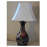 O - VINTAGE CERAMIC TABLE LAMP WITH SHADE (L65)