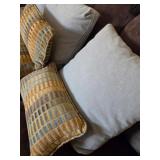 O - LOT OF ACCENT PILLOWS (E42)