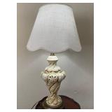 O - VINTAGE TABLE LAMP WITH SHADE (N10)