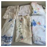 O - MIXED LOT OF TABLE LINENS (N27)